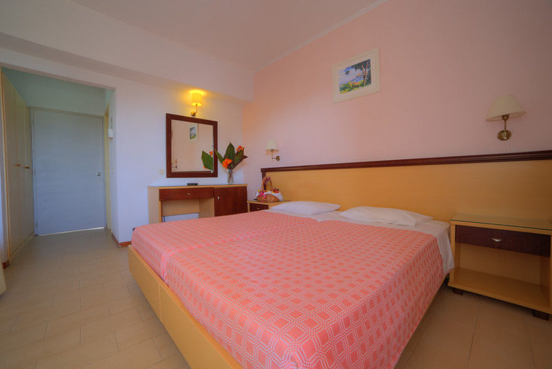 Nafsika Hotel - Adults Only Дассия Экстерьер фото